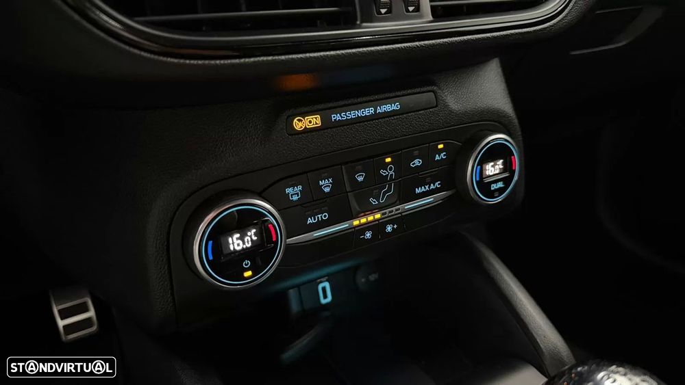 Ford Focus 1.0 EcoBoost S&S ST-LINE STYLE - 28