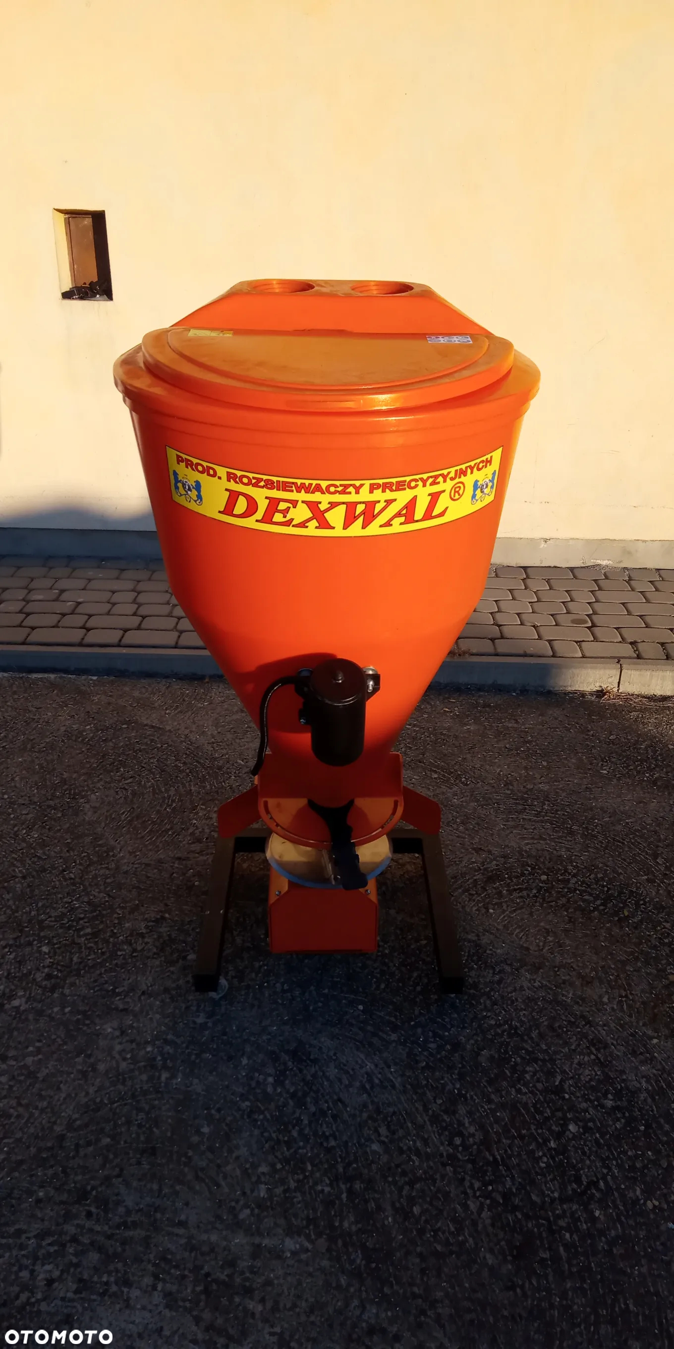 Solarka posypywarka DEXWAL SOLDROG - 10