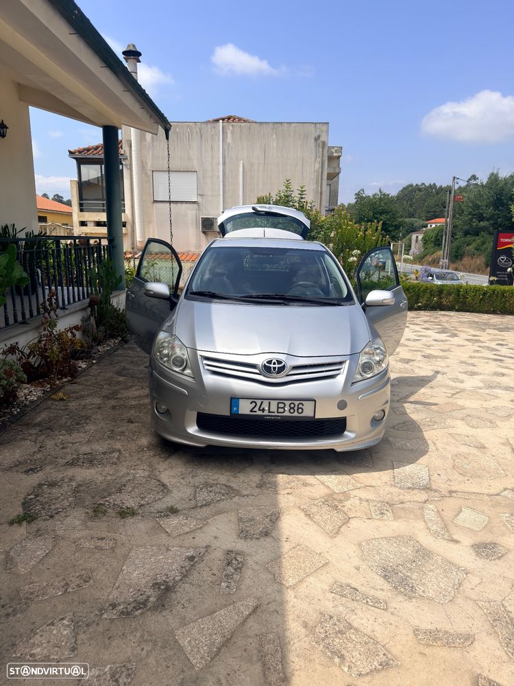 Toyota Auris 1.4 D-4D nacional - 13