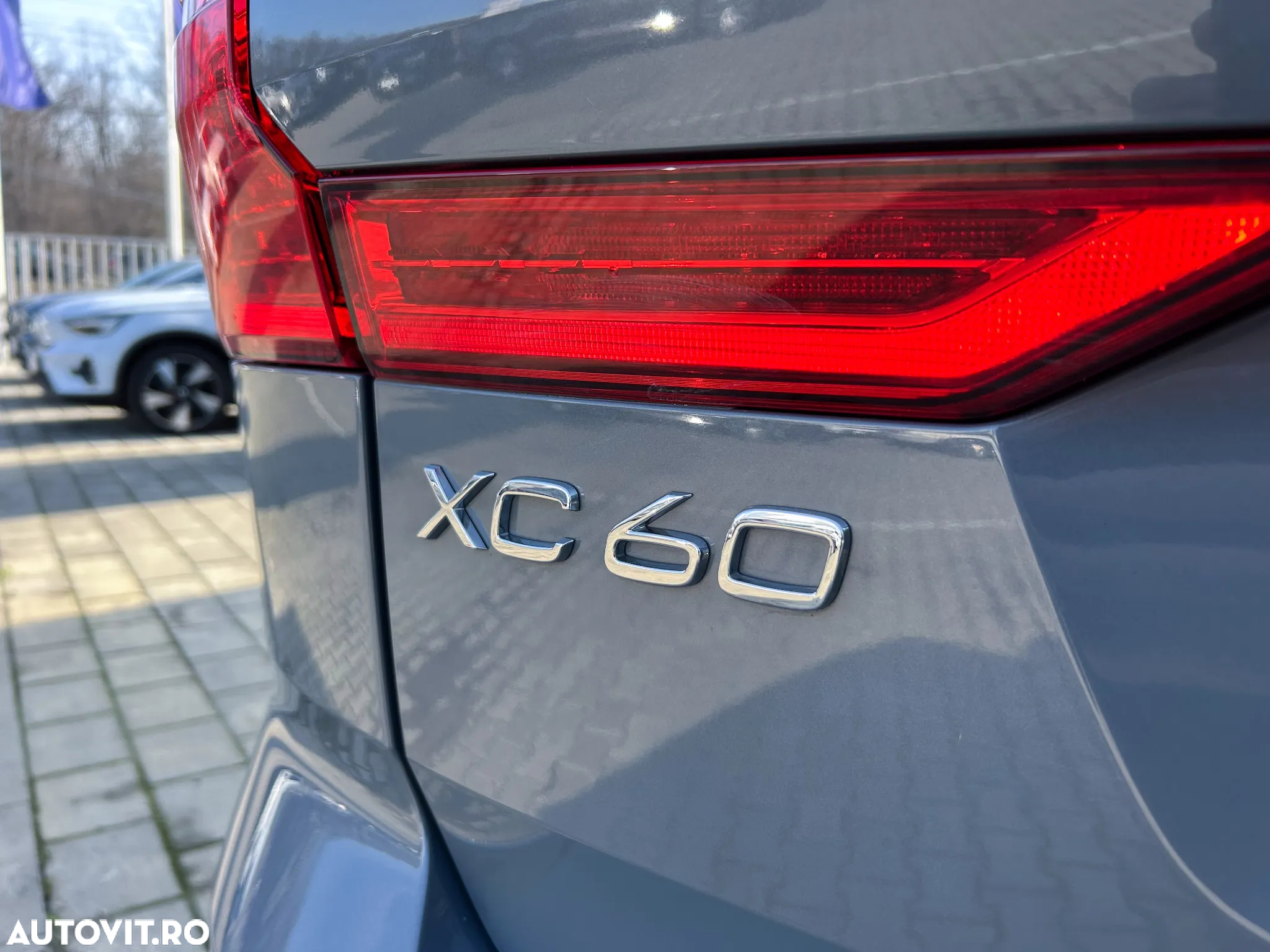 Volvo XC 60 B4 MHEV AT8 AWD R-Design - 7