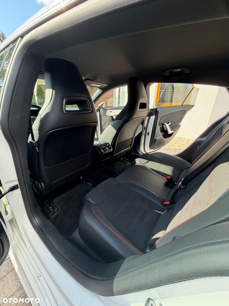 Mercedes-Benz CLA 180 AMG Line 7G-DCT - 11