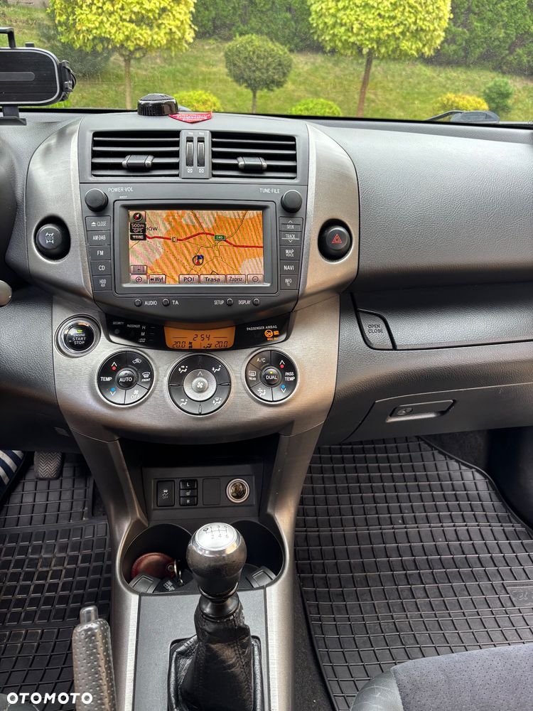 Toyota RAV4 2.2 D-4D 4x4 - 12