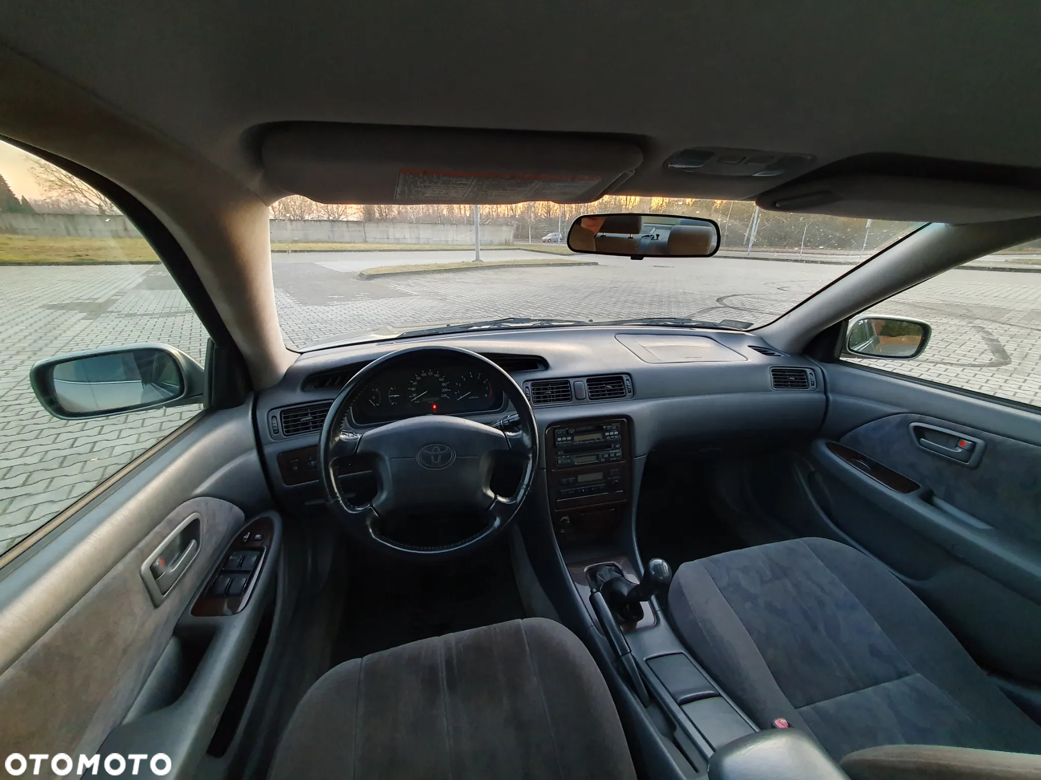 Toyota Camry 2.2 GL - 16