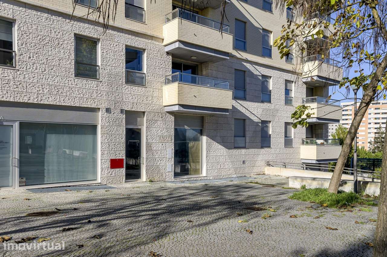 Loja com Extração de Fumos em Localização Prime – Alta de Lisboa (Lumi - Grande imagem: 4/14