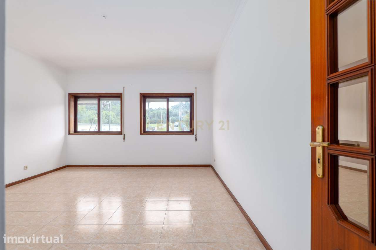 Apartamento T2 +1 com Varanda e Box fechada - Grande imagem: 2/21