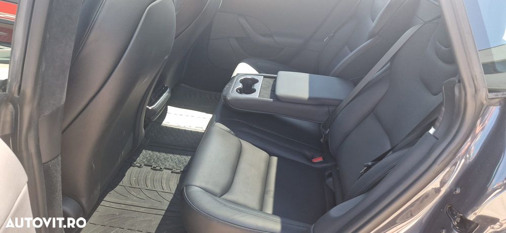 Tesla Model S - 11