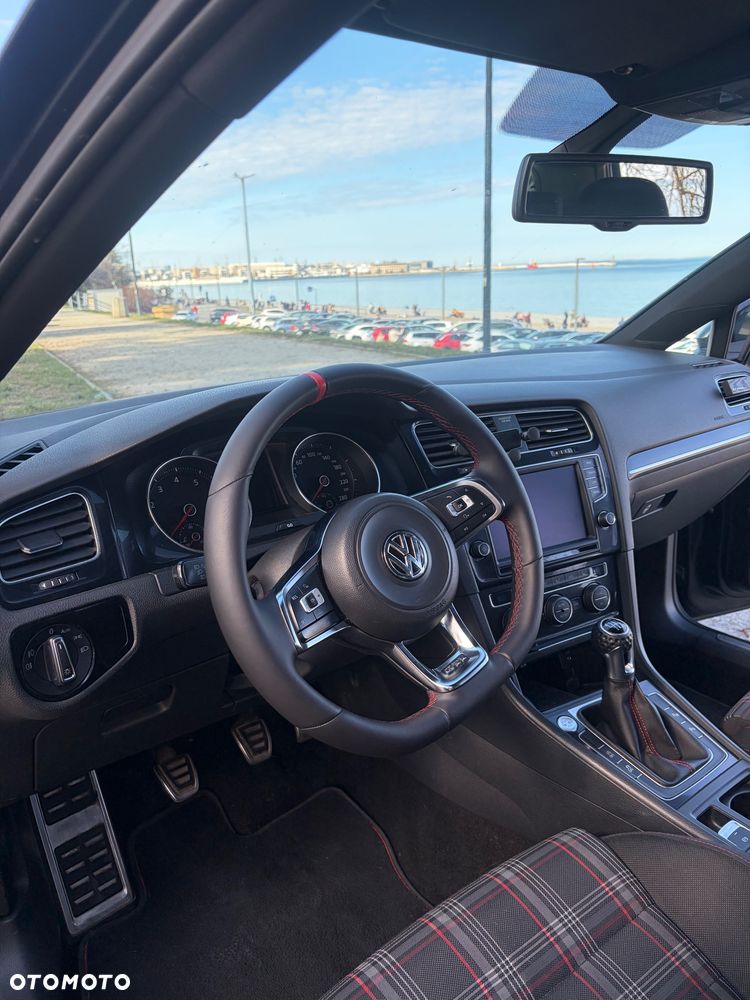 Volkswagen Golf - 19