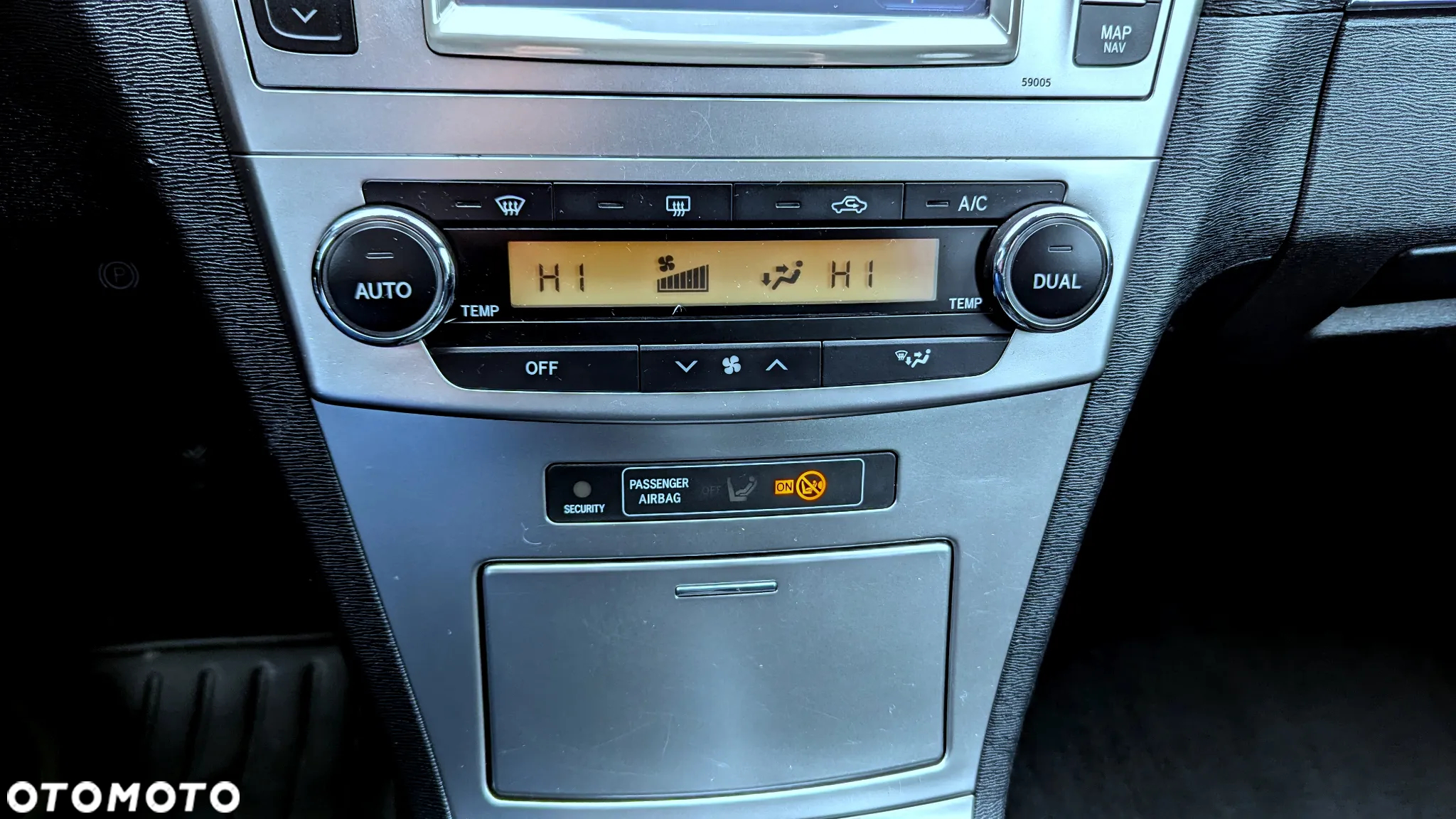 Toyota Avensis 1.8 Business Edition - 35