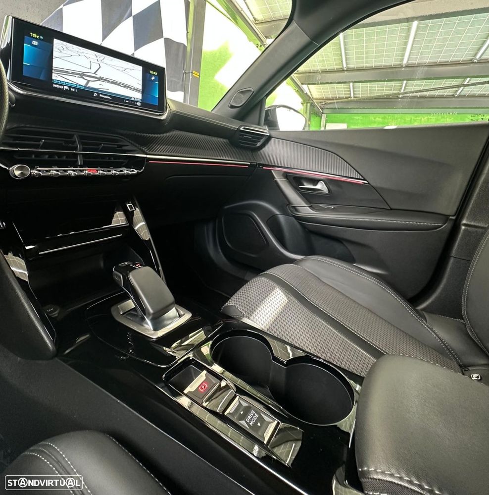 Peugeot e-2008 50 kWh GT - 24