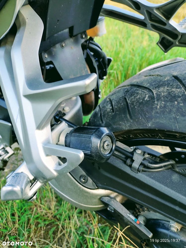 Honda VFR - 13