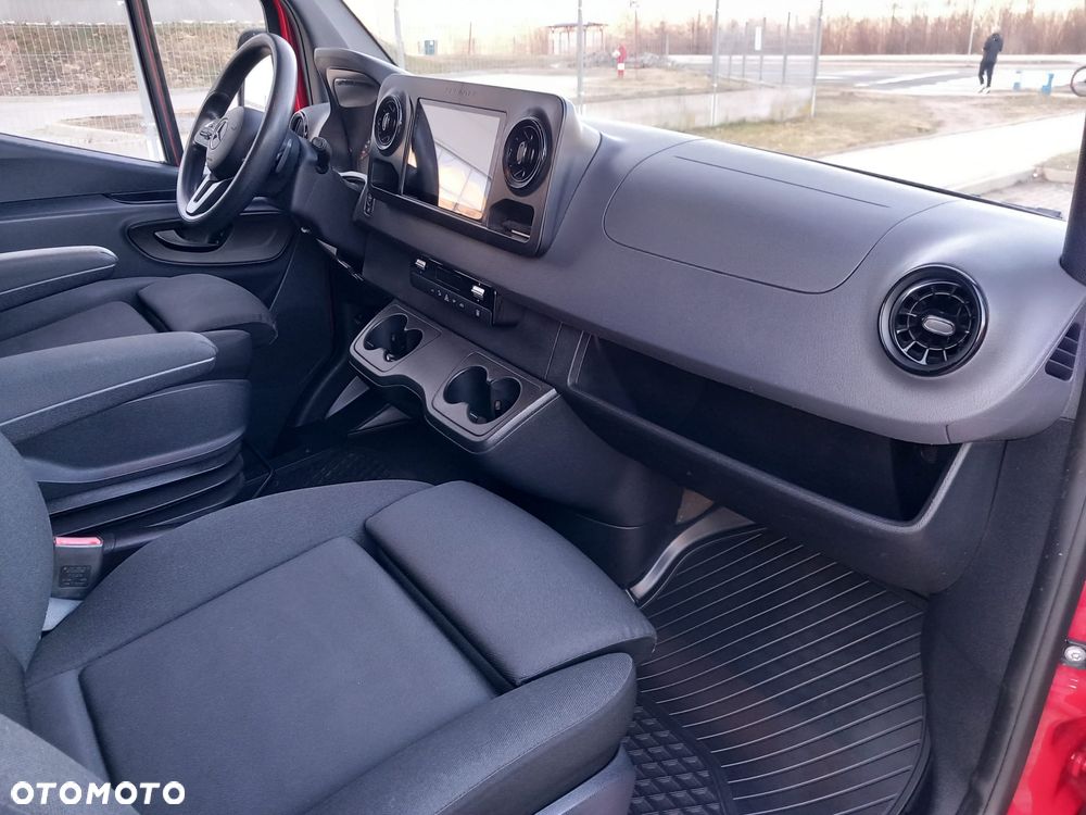 Mercedes-Benz Sprinter - 10