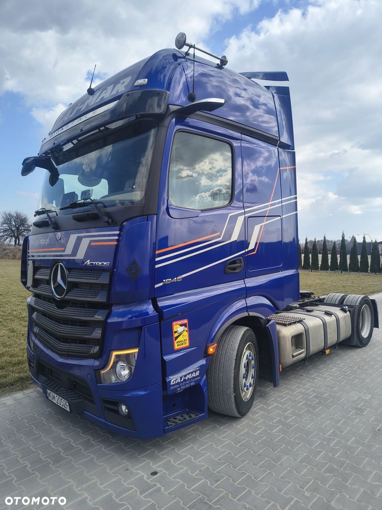 Mercedes-Benz Mega - 7