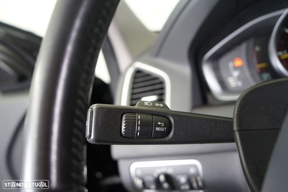 Volvo XC 60 2.0 D3 Momentum Geartronic - 24