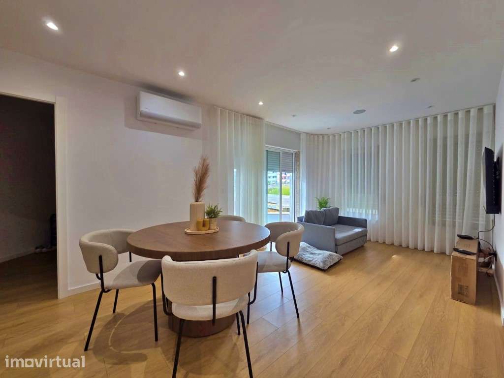 Apartamento T2+1 totalmente renovado | garagem e varanda - Grande imagem: 2/21
