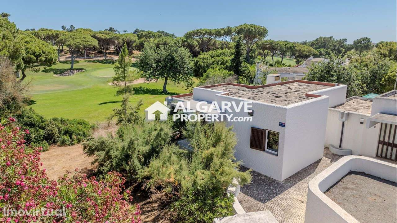 Charmosa moradia geminada V2 com vista sobre o Old Course em Vilamoura - Grande imagem: 5/29