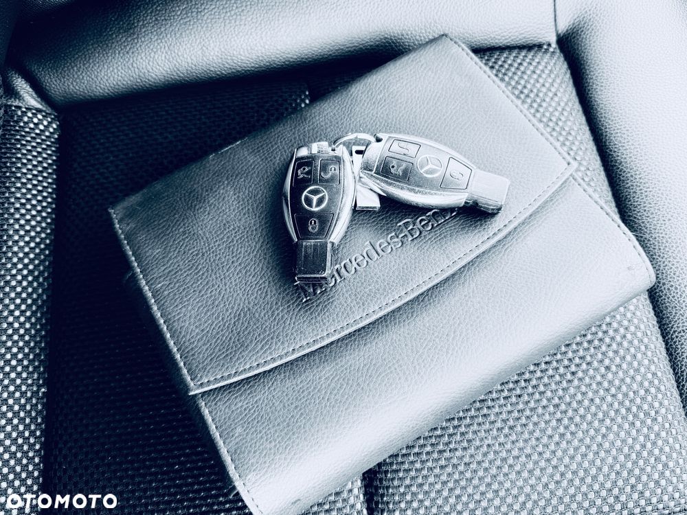 Mercedes-Benz Klasa E 220 CDI 7G-TRONIC Avantgarde - 24