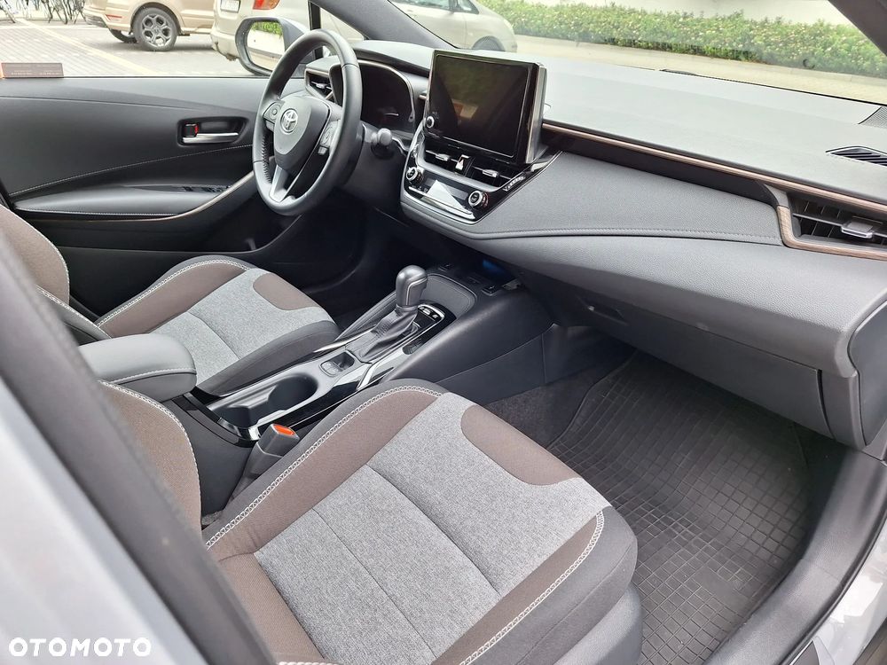 Toyota Corolla - 12