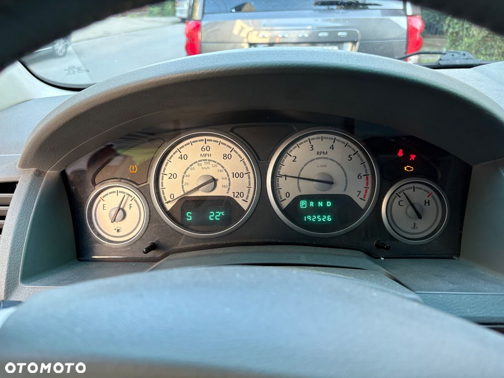 Chrysler Town & Country - 8