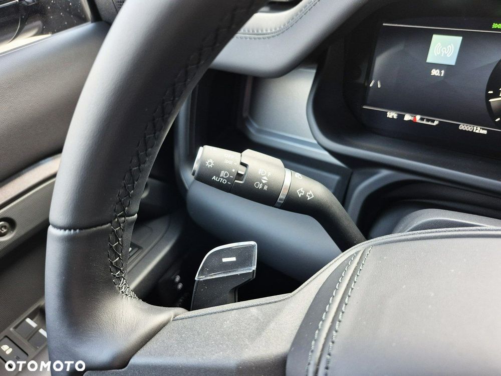 Land Rover Defender - 34