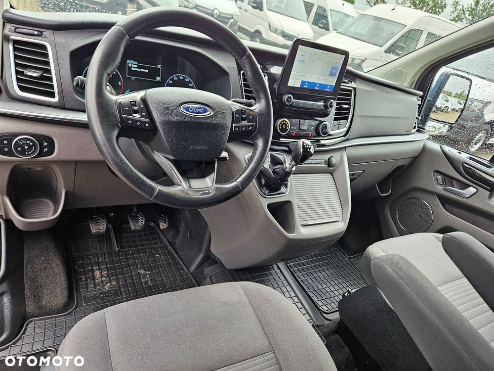 Ford Tourneo Custom - 23