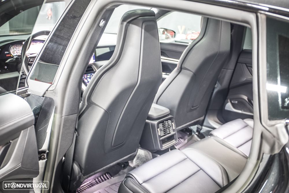 Porsche Taycan Sport Turismo - 8