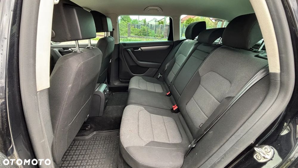 Volkswagen Passat 2.0 TDI Comfortline - 13
