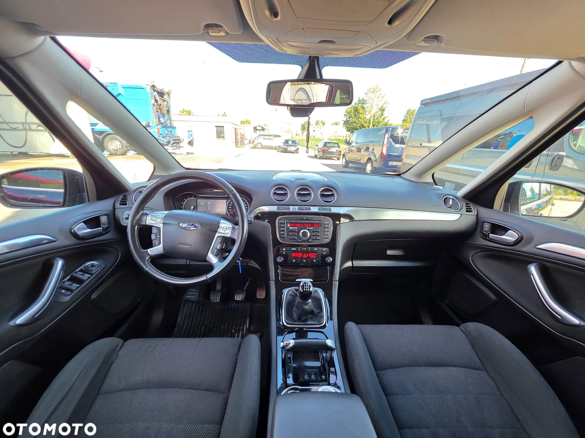 Ford S-Max - 12