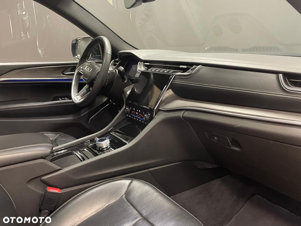 Jeep Grand Cherokee - 22