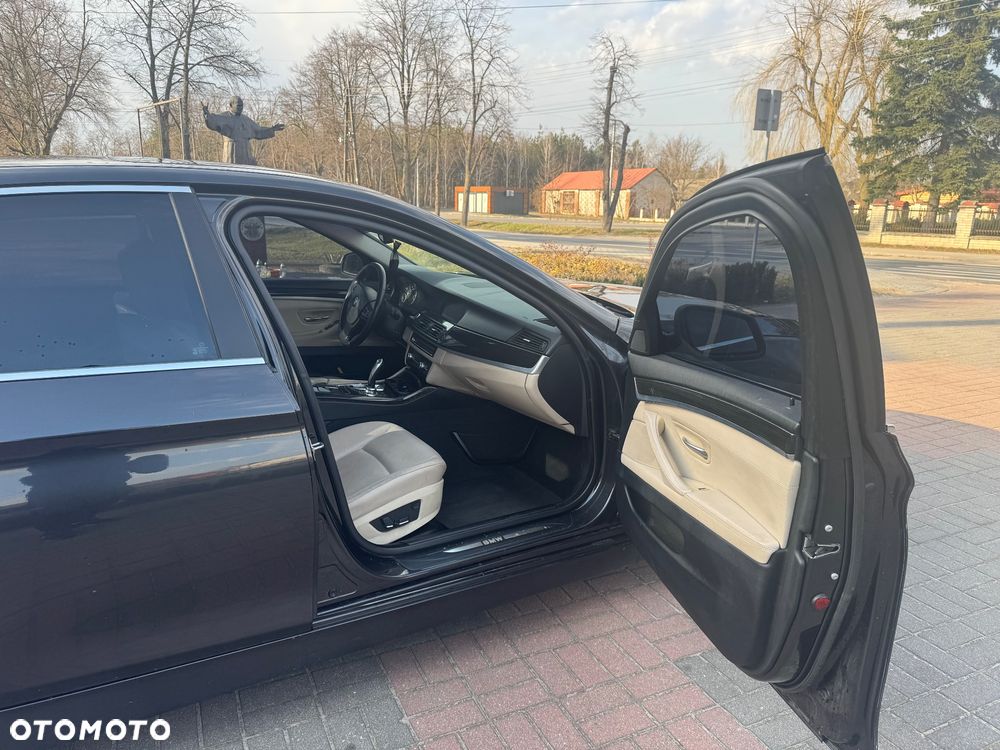 BMW Seria 5 528i xDrive Modern Line - 17