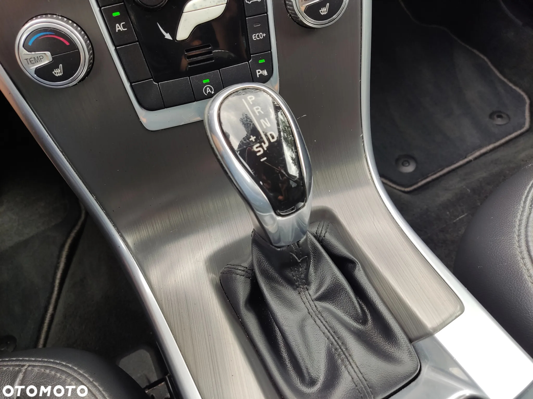 Volvo XC 60 D3 Drive-E Momentum - 26