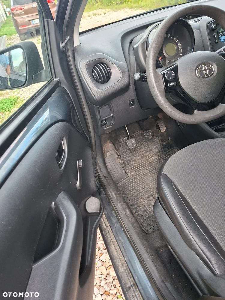 Toyota Aygo x - 11