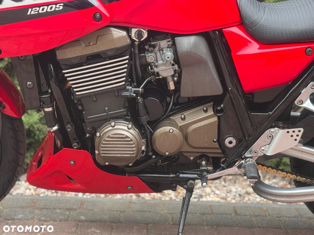 Kawasaki ZRX - 10