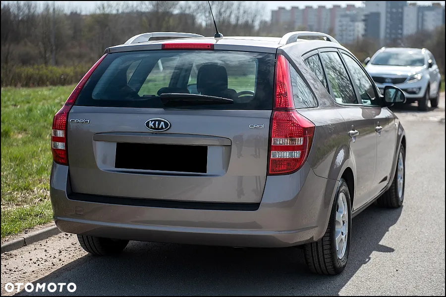 Kia Ceed - 13