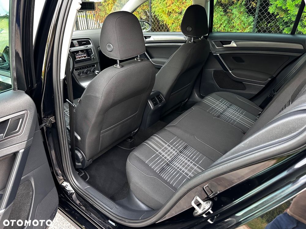Volkswagen Golf 2.0 TDI BlueMotion Technology Lounge - 37