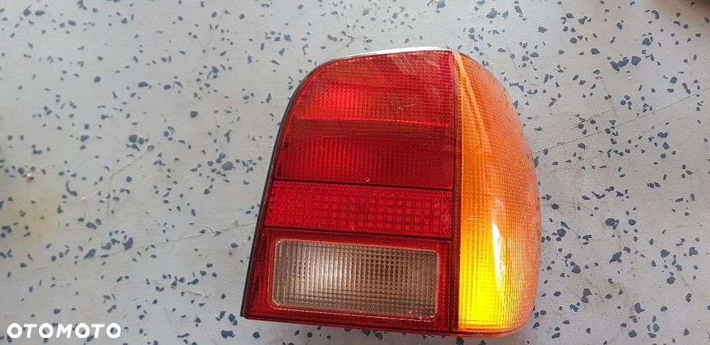 VOLKSWAGEN POLO 6N LAMPA TYŁ PRAWA - 1