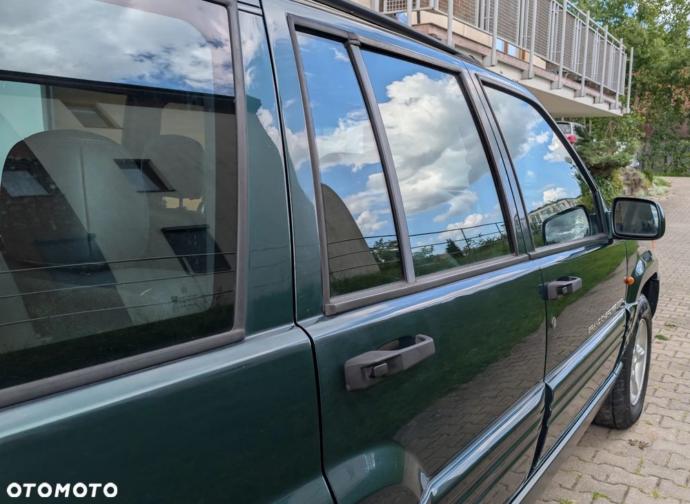 Jeep Grand Cherokee - 25