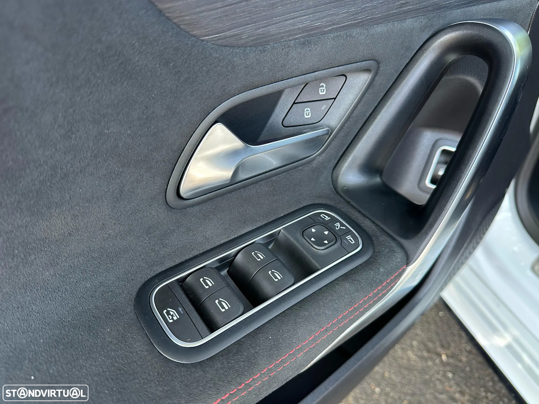Mercedes-Benz A 250 Limousine e AMG Line - 21