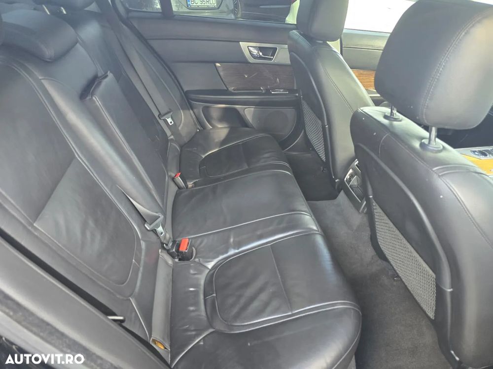 Jaguar XF 2.2D Portfolio - 9