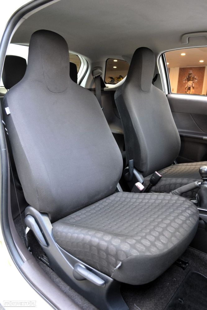 Toyota iQ 1.0 VVT-i Essential+AC - 24