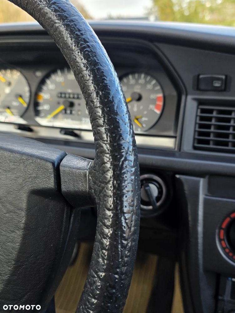 Mercedes-Benz W201 (190) - 25