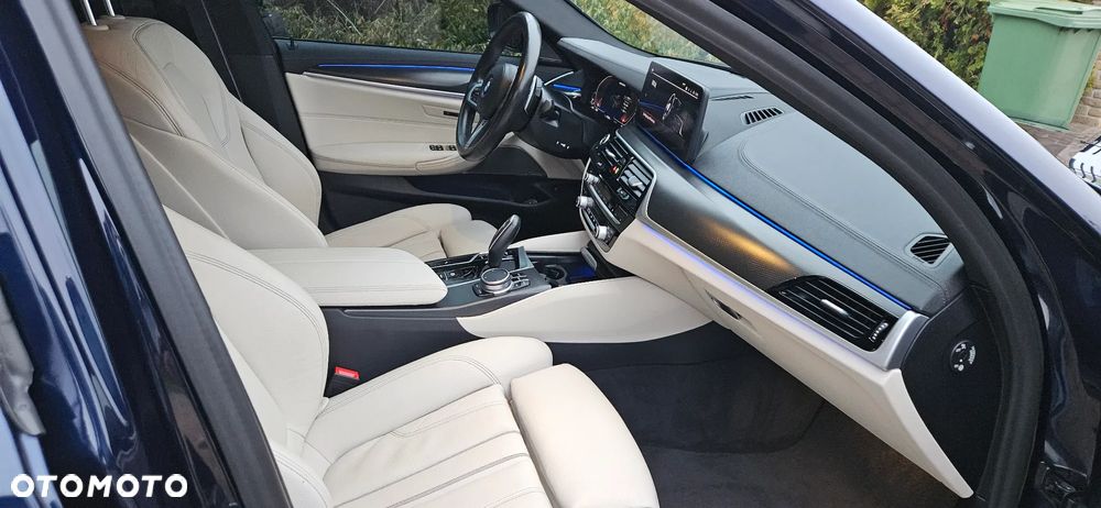 BMW Seria 5 M550i xDrive - 10