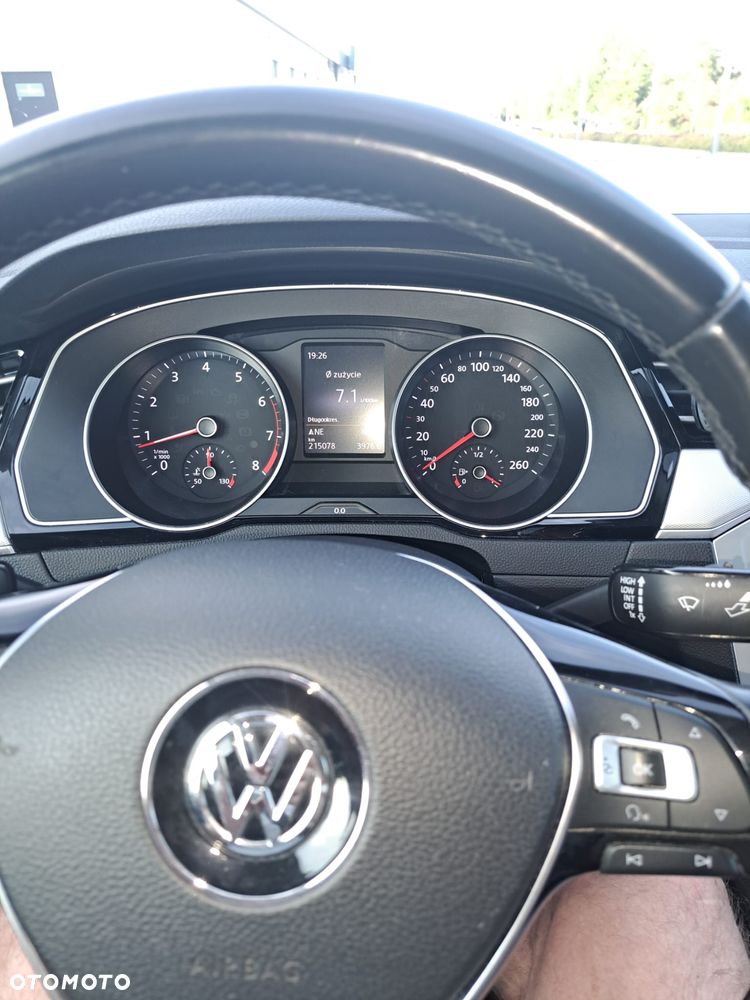 Volkswagen Passat 1.8 TSI BMT Comfortline - 10