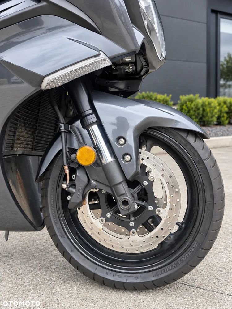 Yamaha FJR - 17