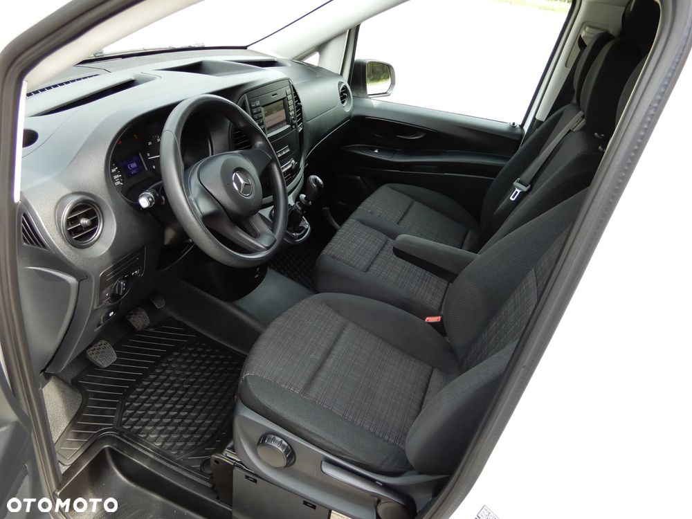 Mercedes-Benz VITO 114 CDI KERSTNER -20 st. C LONG Długi L2 Model W447 Silnik 2.2 CDI 136 KM Serwis ASO Do Ostatniego Kilometra Stan Jak Nowy UNIKAT - 33