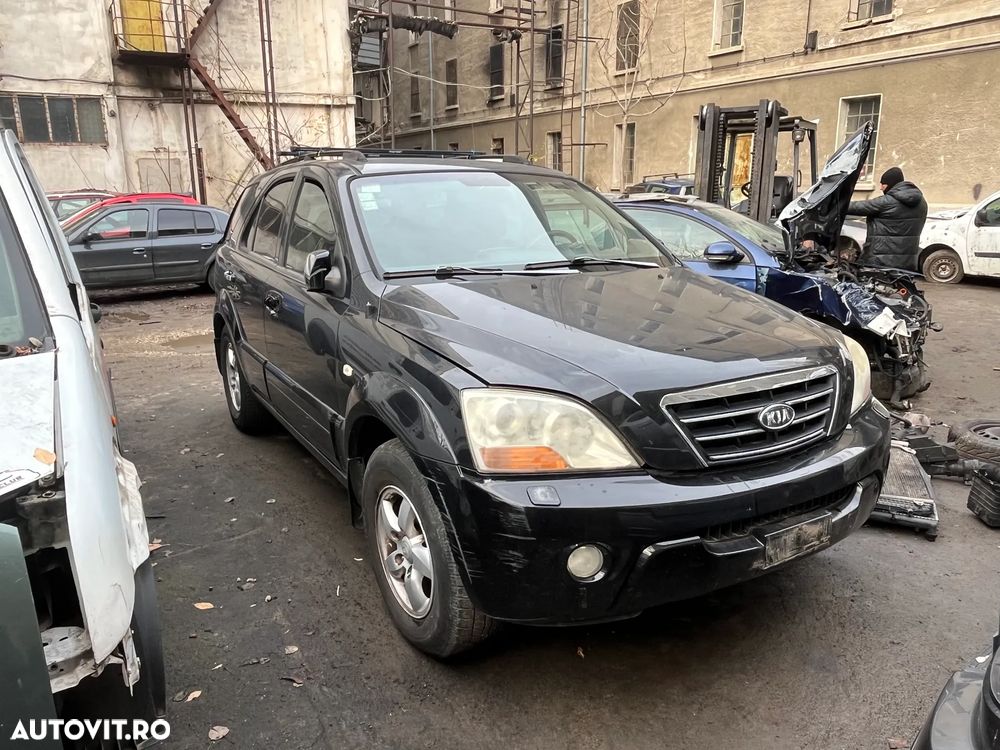 Dezmembrez Kia Sorento 2,5 diesel cutie automata negru 2007 - 1