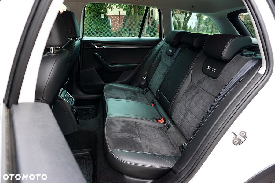 Skoda Octavia 2.0 TDI 4x4 DSG Scout - 23