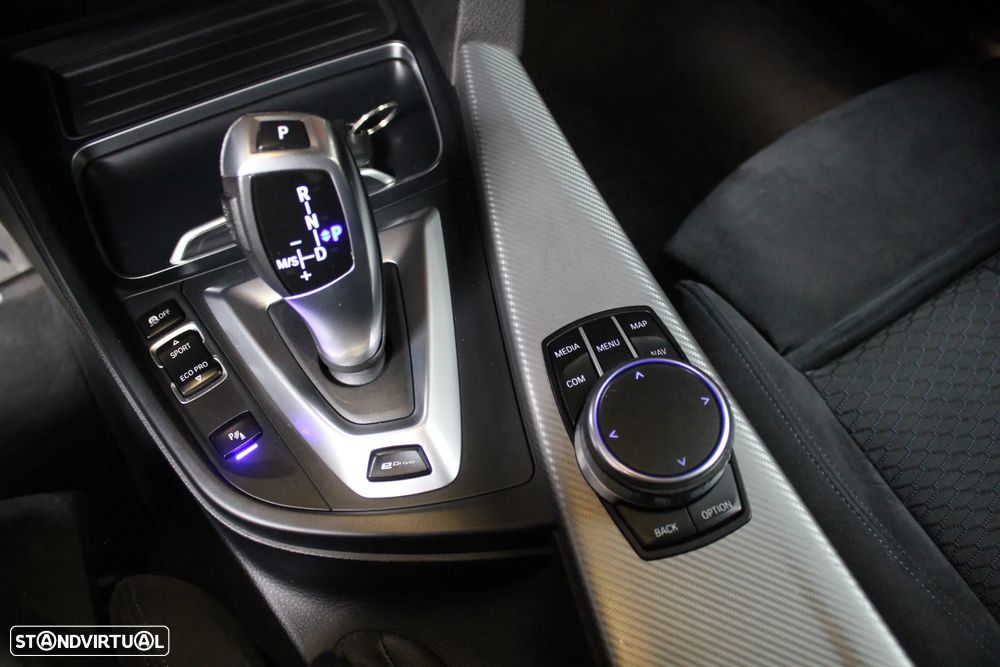 BMW 330 e iPerformance Pack M - 12