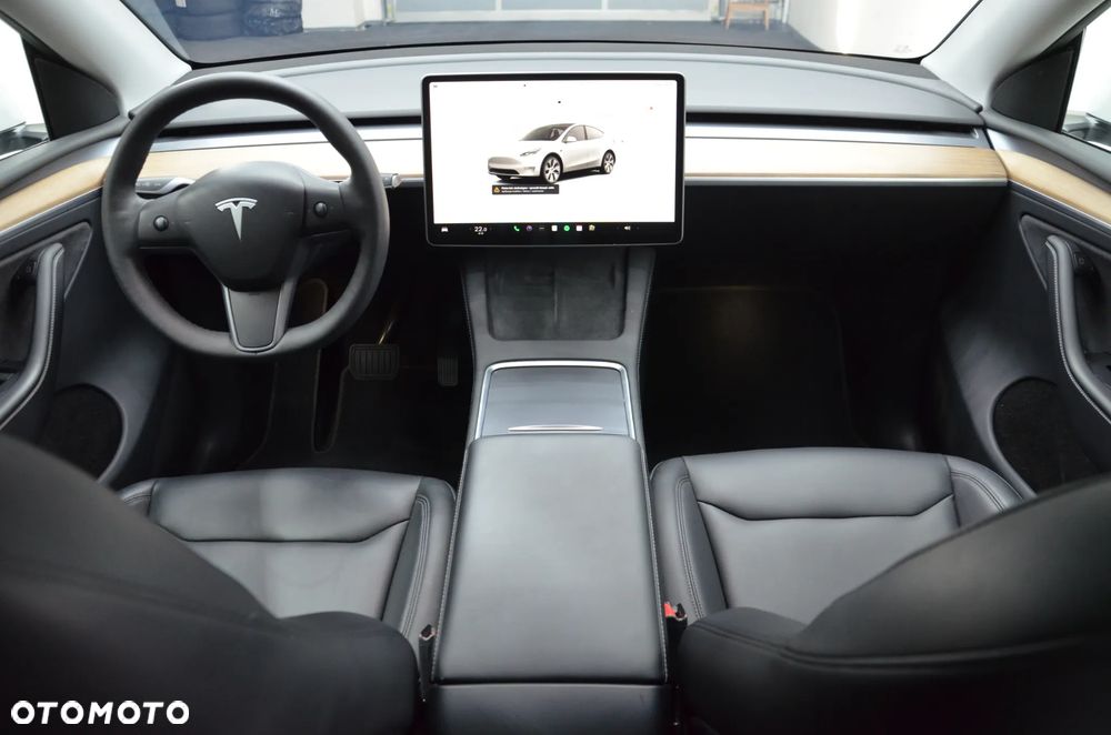 Tesla Model Y Long Range Dual Motor AWD - 16