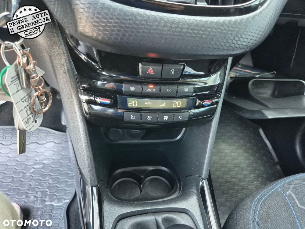 Peugeot 2008 1.2 Pure Tech Signature - 27