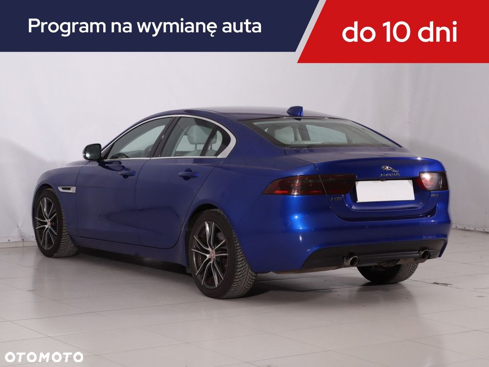Jaguar XE - 6